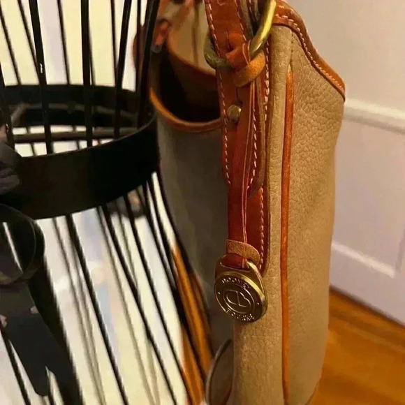 Vintage Dooney & Bourke Crescent Hobo-Taupe British Tan - Picture 3 of 9